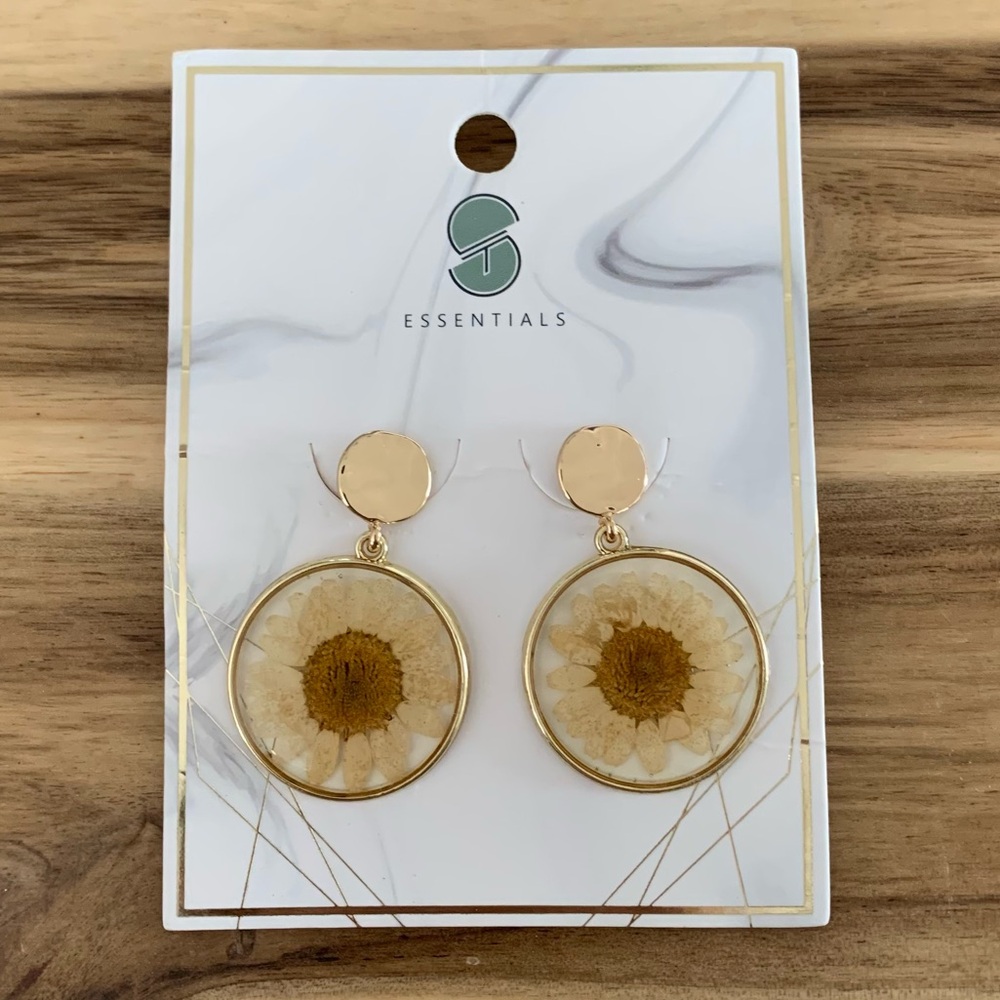 Joy with Daisy Essentials pressed flower earrings jewelry NWT